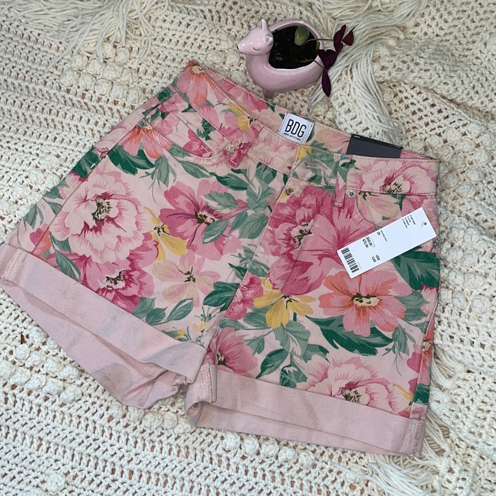 BDG Floral Women's Shorts - Pink and Green. 100% Cotton 🌱